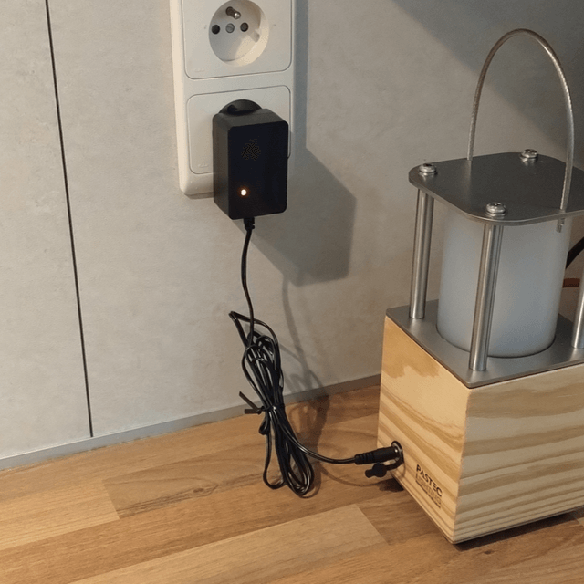 Chargeur standard de lanterne 12V